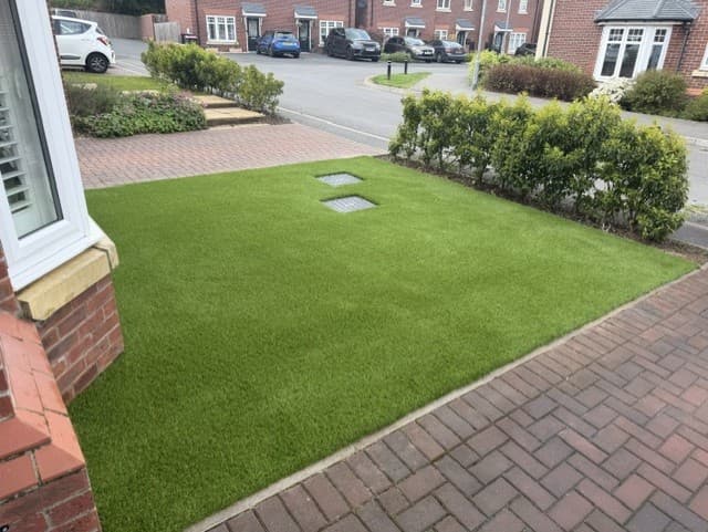 Artifical grass installation S66